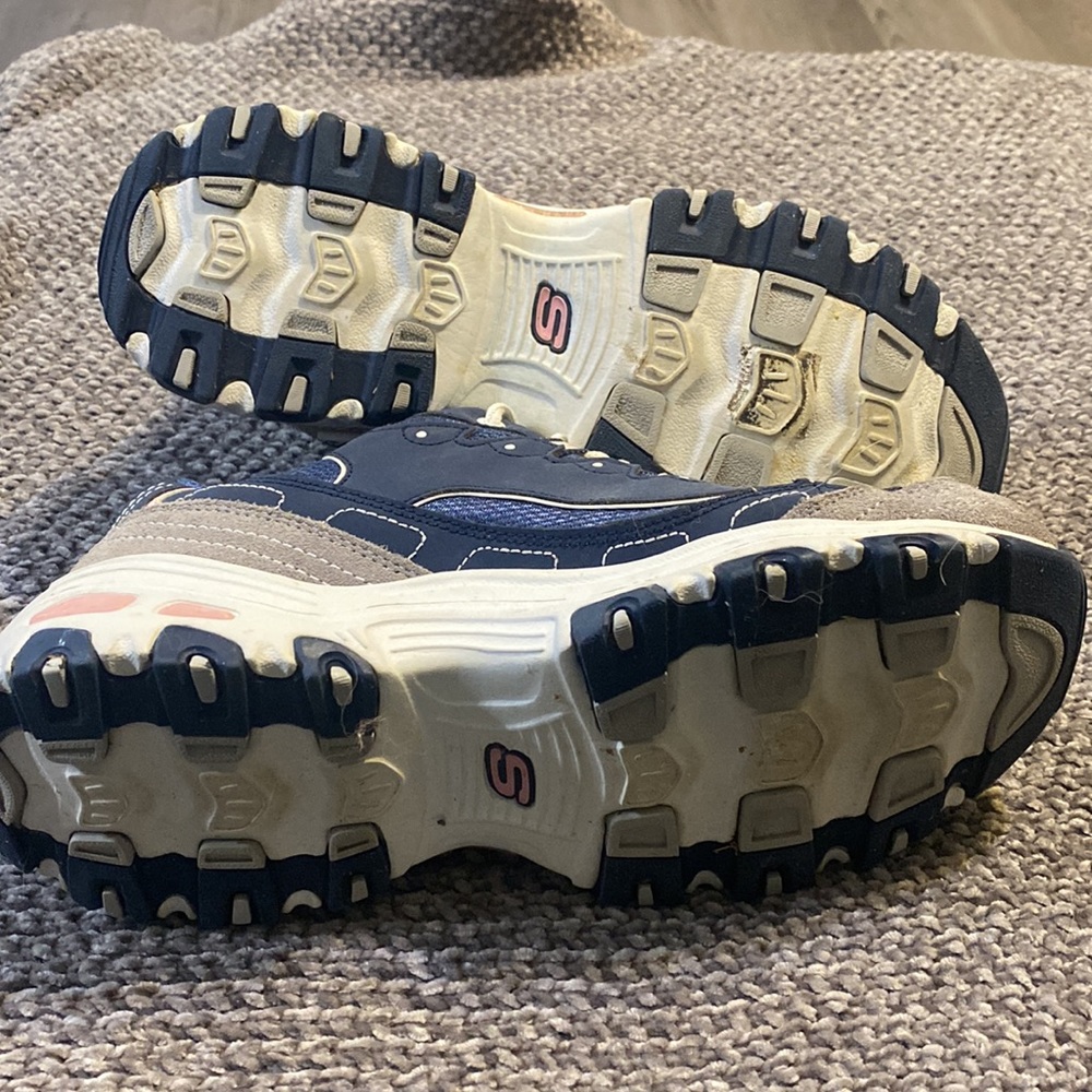 Skechers D-lites tennis shoes - Picture 4 of 4
